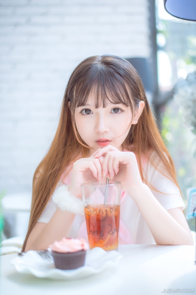 “救我？”刘璝皱了皱眉，沉声道。