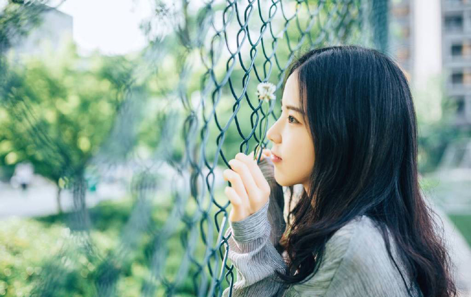 让珊瑚远离惊涛骇浪的侵蚀吗?那无异是将它们的美丽葬送。